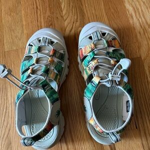 Keen Newport H2 Women’s size 9. Limited National Parks pattern. Never worn